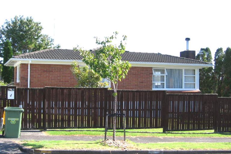 Photo of property in 4 Denyer Place, New Lynn, Auckland, 0600