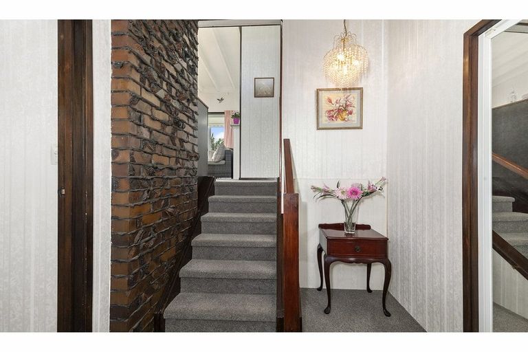 Photo of property in 2/58 Pupuke Road, Hillcrest, Auckland, 0627