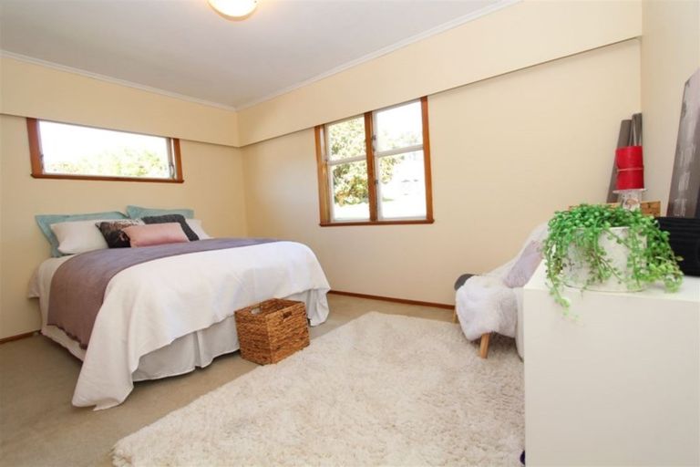 Photo of property in 95 Kenmore Street, Newlands, Wellington, 6037