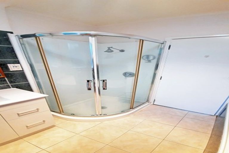 Photo of property in 1/223 Eskdale Road, Birkenhead, Auckland, 0626