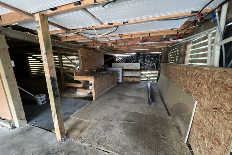Photo of property in 22 Crosby Road, West Harbour, Auckland, 0618