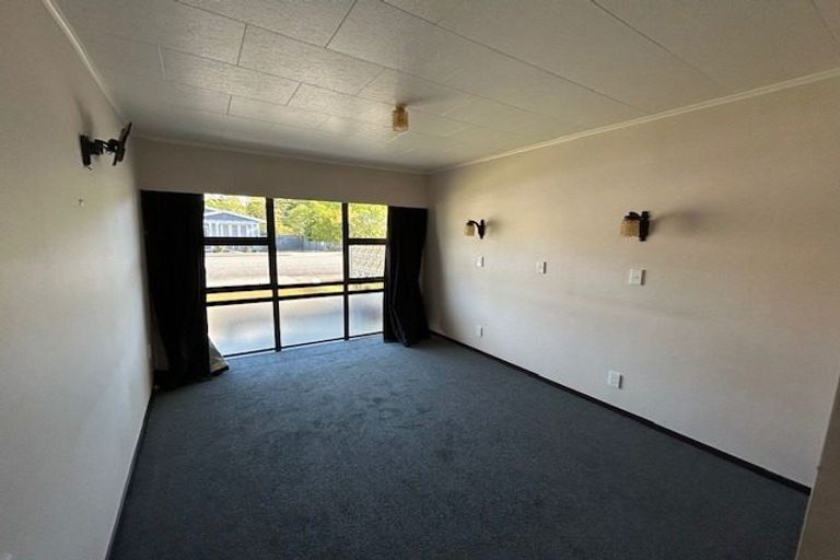 Photo of property in 1 Waverley Street, Waipawa, 4210