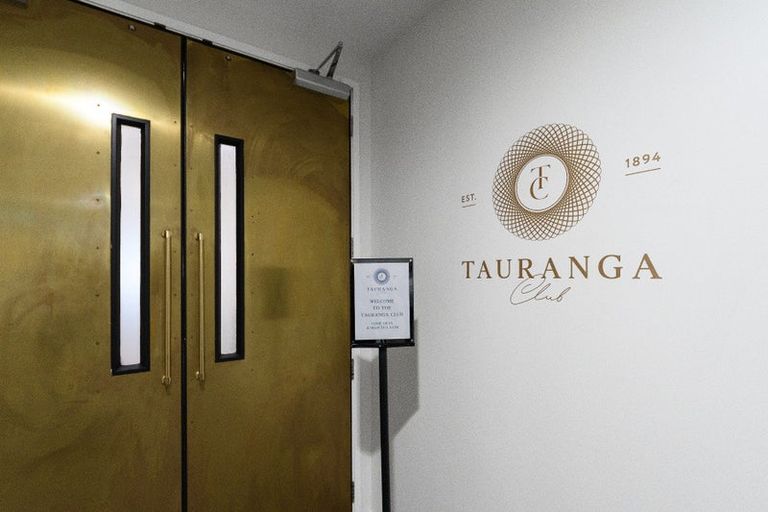 Photo of property in 72 Devonport Road, Tauranga, 3110