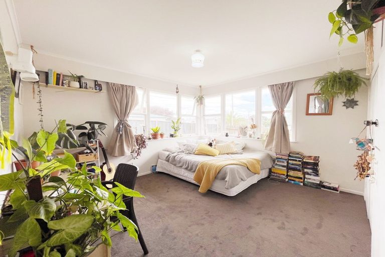 Photo of property in 74 Nikau Street, New Lynn, Auckland, 0600