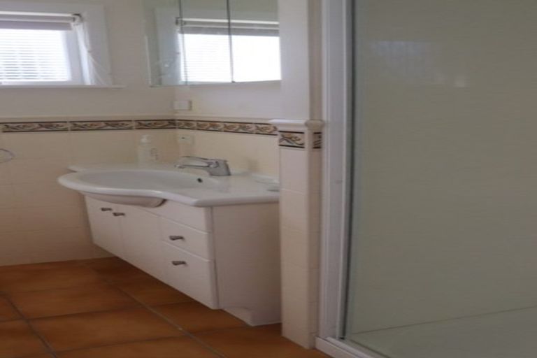 Photo of property in 49 Stewart Drive, Newlands, Wellington, 6037