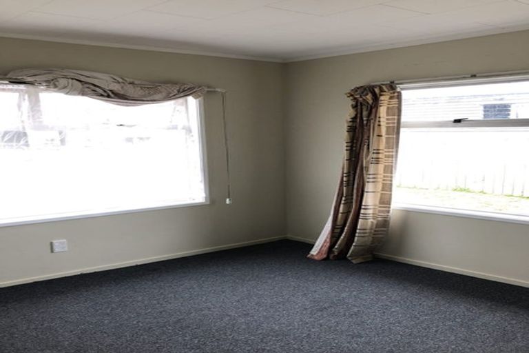 Photo of property in 47 Staverton Crescent, Mangere, Auckland, 2022