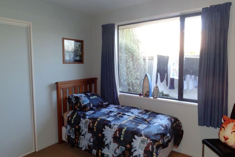 Photo of property in 5 John Morel Place, Parklands, Christchurch, 8083