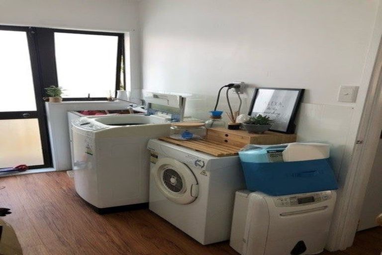 Photo of property in 24 Karamu Street, Te Atatu Peninsula, Auckland, 0610