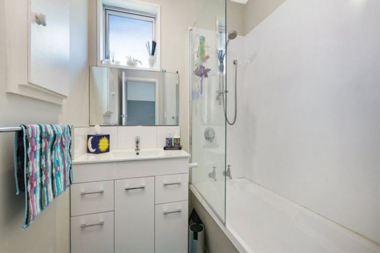 Photo of property in 11 Chipping Lane, Redwood, Christchurch, 8051