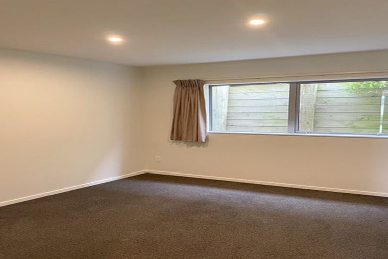 Photo of property in 352 Queens Drive, Lyall Bay, Wellington, 6022