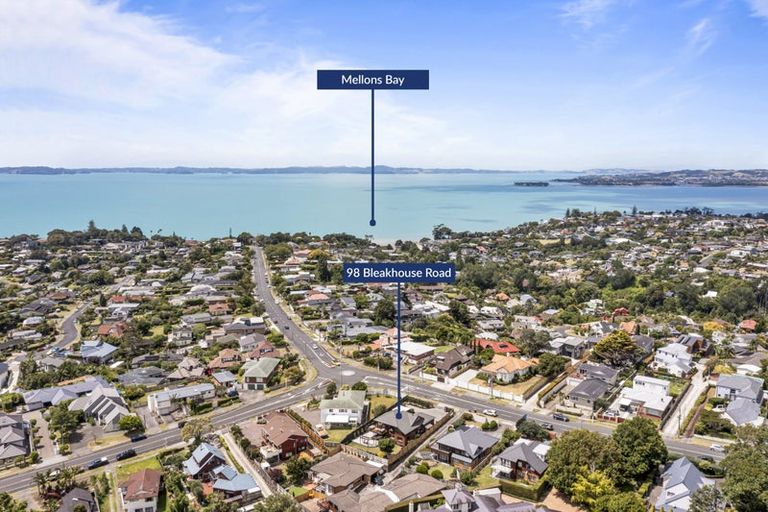 Photo of property in 98 Bleakhouse Road, Howick, Auckland, 2014