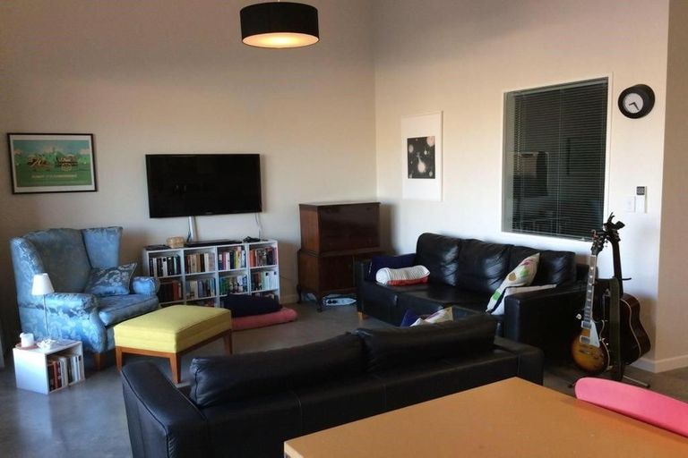 Photo of property in 25u2 Home Street, Mount Victoria, Wellington, 6011