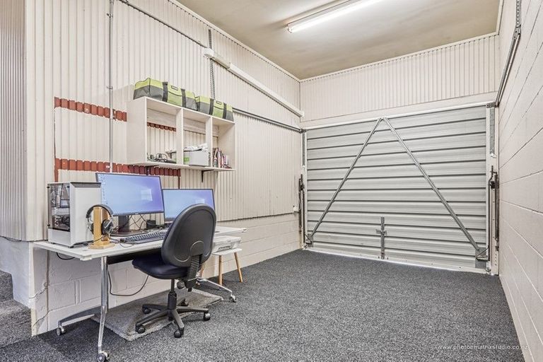 Photo of property in 2/33 Lowtherhurst Road, Massey, Auckland, 0614