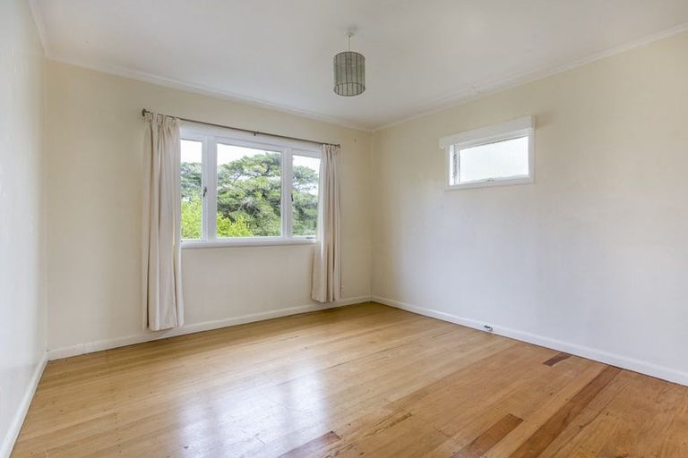 Photo of property in 25 Makiri Street, Helensville, 0800