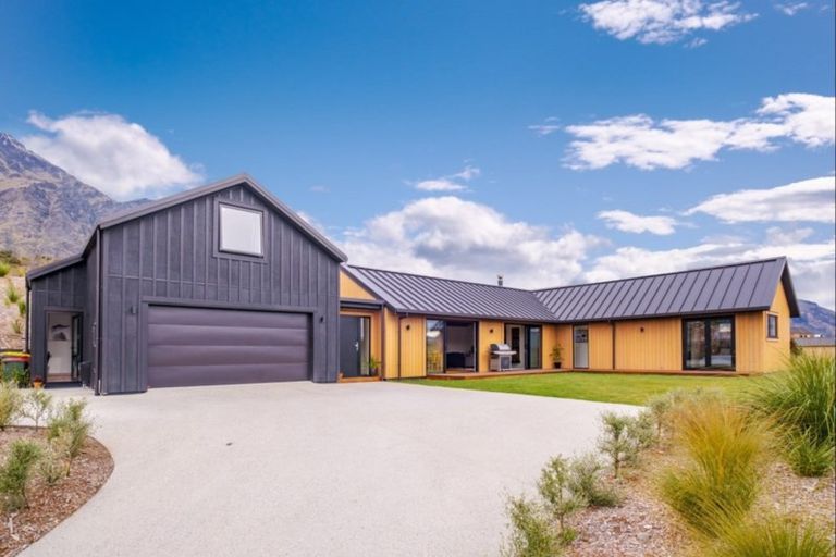 Photo of property in 6a Kinross Lane, Jacks Point, Queenstown, 9371