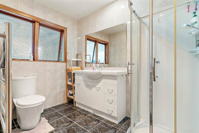 Photo of property in 89 Stottholm Road, Titirangi, Auckland, 0604