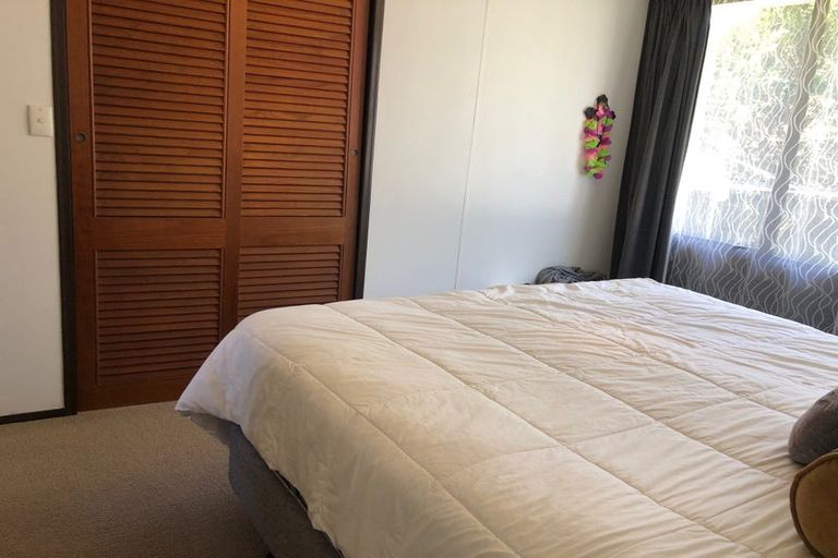 Photo of property in 2/5 Compass Place, Te Atatu Peninsula, Auckland, 0610