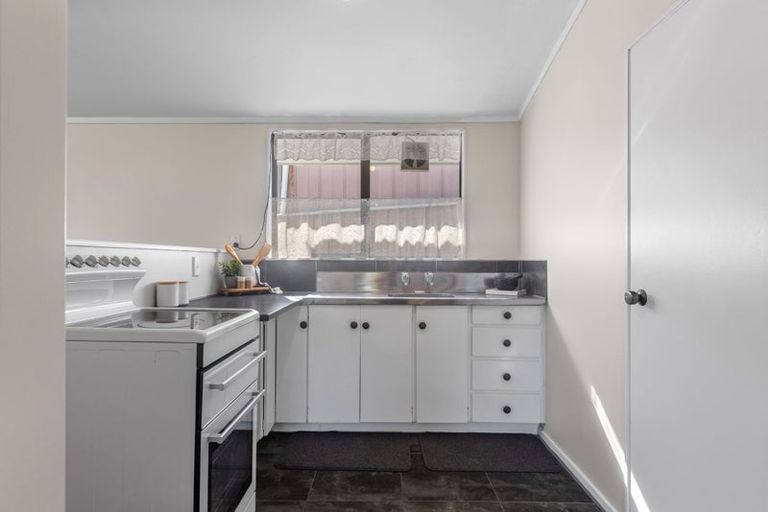 Photo of property in 2 Baycroft Avenue, Parkvale, Tauranga, 3112