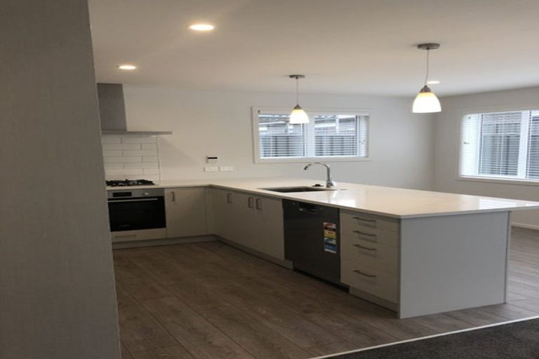 Photo of property in 28 Pateke Drive, Kenepuru, Porirua, 5022