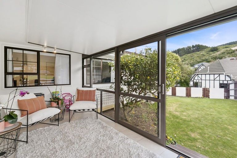 Photo of property in 87 Victory Crescent, Tawa, Wellington, 5028