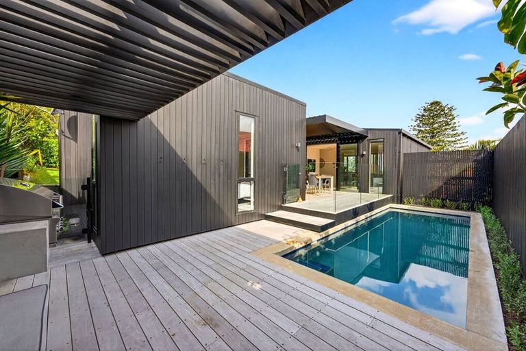 Photo of property in 1/517 Beach Road, Murrays Bay, Auckland, 0630