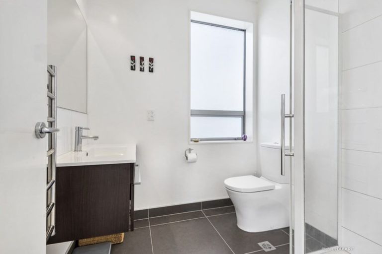 Photo of property in 77 Tiketike Way, Brooklyn, Wellington, 6021