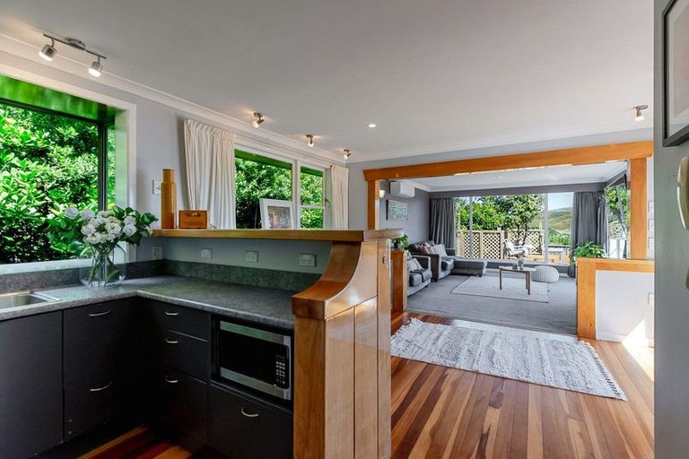 Photo of property in 11 Acheron Road, Paremata, Porirua, 5026