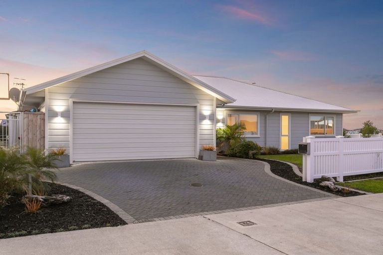Photo of property in 2 Livingstone Drive, Papamoa Beach, Papamoa, 3118