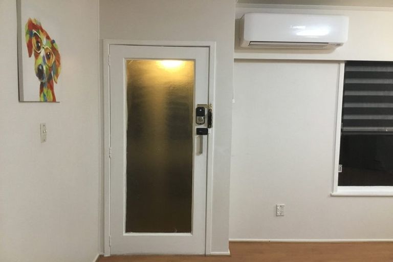 Photo of property in 2/101 Hillside Road, Glenfield, Auckland, 0627