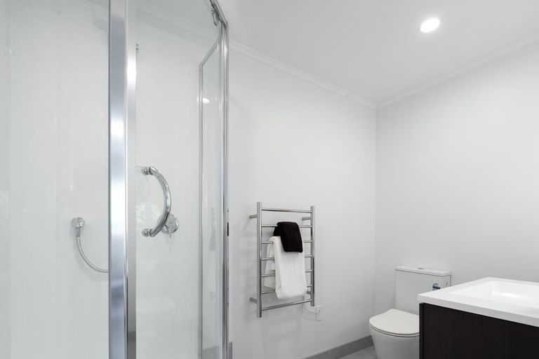Photo of property in 112b Roberts Road, Te Atatu South, Auckland, 0610