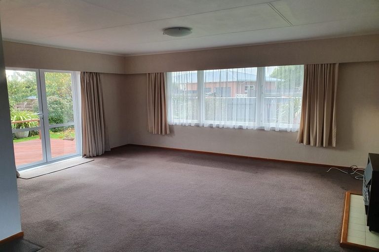Photo of property in 1 Reid Avenue, Hawera, 4610