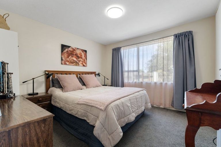 Photo of property in 2 Magenta Place, Broomfield, Christchurch, 8042