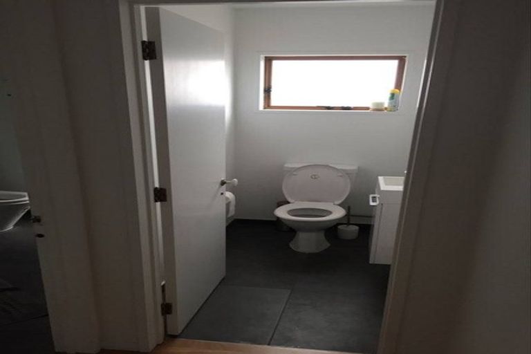 Photo of property in 1/23 College Road, Northcote, Auckland, 0627