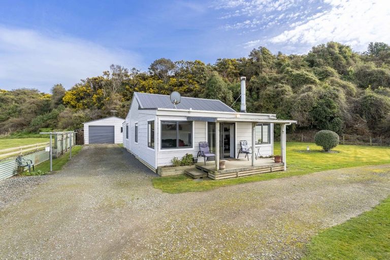 Photo of property in 1354 Toko Mouth Road, Toko Mouth, Milton, 9292