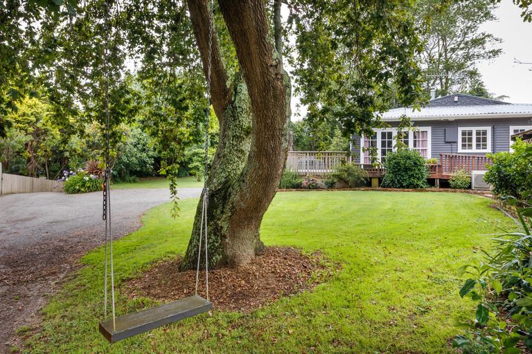 Photo of property in 158 Turitea Road, Fitzherbert, Palmerston North, 4472