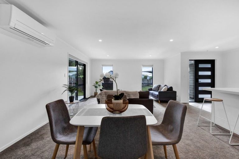 Photo of property in 10a Winstone Place, Highlands Park, New Plymouth, 4312