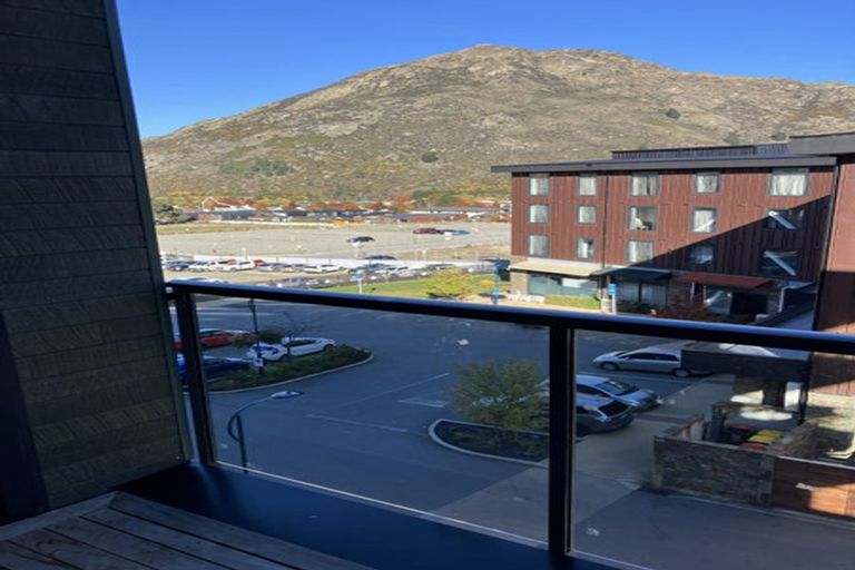 Photo of property in Wyndham Gardens Apartments, 30 Red Oaks Drive, Frankton, Queenstown, 9300