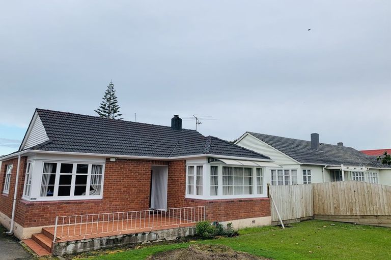 Photo of property in 3154 Great North Road, New Lynn, Auckland, 0600