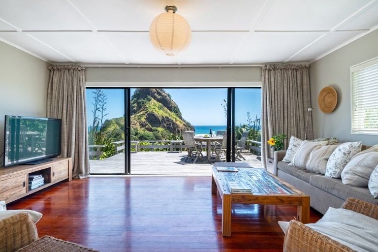 Photo of property in 20 Garden Road, Piha, New Lynn, 0772
