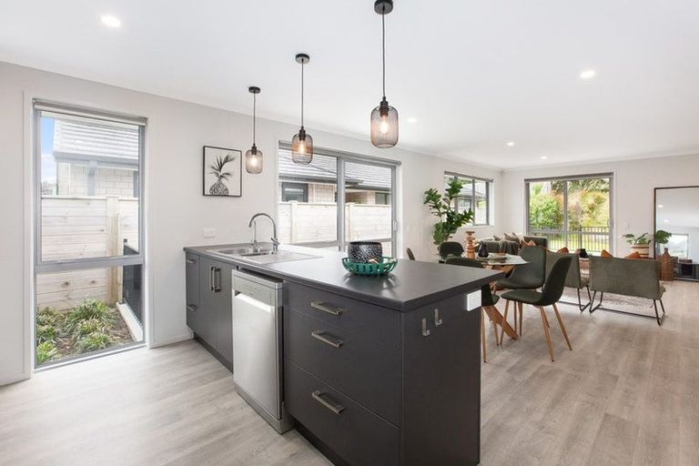 Photo of property in 39 Tradewinds Drive, Whitby, Porirua, 5024