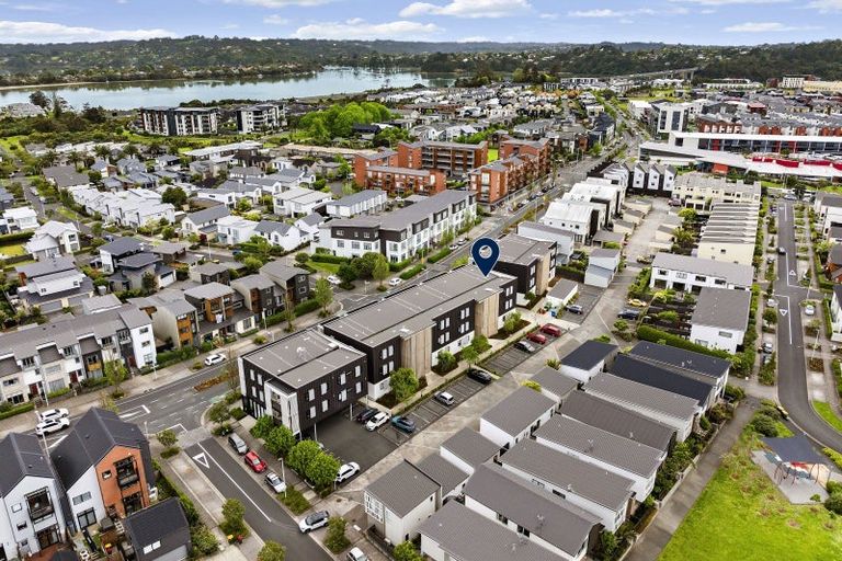 Photo of property in 4/169 Hobsonville Point Road, Hobsonville, Auckland, 0616