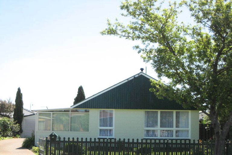 Photo of property in 47 Farquhars Road, Redwood, Christchurch, 8051