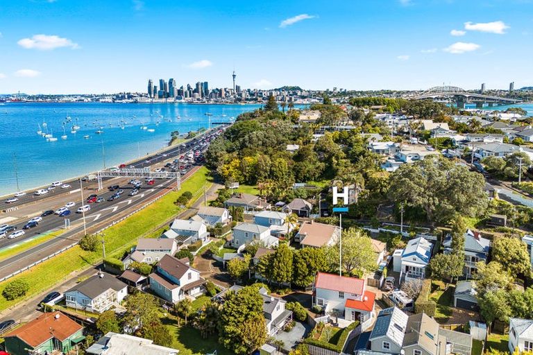 Photo of property in 4/14-26 Beach Road, Northcote Point, Auckland, 0627