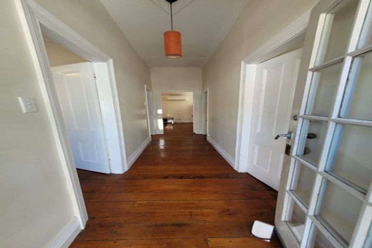 Photo of property in 9 Rixon Grove, Mount Victoria, Wellington, 6011