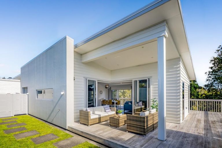 Photo of property in 54 Ainslee Street, Highlands Park, New Plymouth, 4312