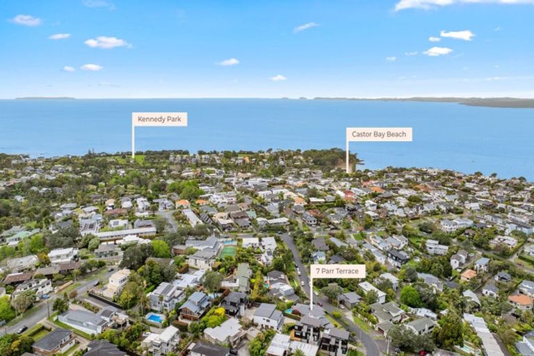 Photo of property in 7 Parr Terrace, Castor Bay, Auckland, 0620