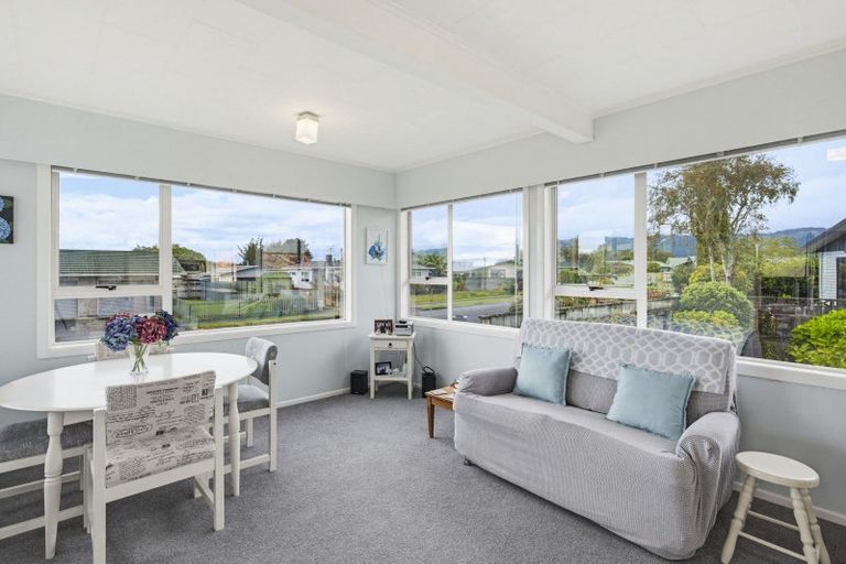 Photo of property in 24 Featherston Street, Levin, 5510
