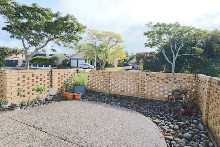 Photo of property in 12 Prince Regent Drive, Half Moon Bay, Auckland, 2012