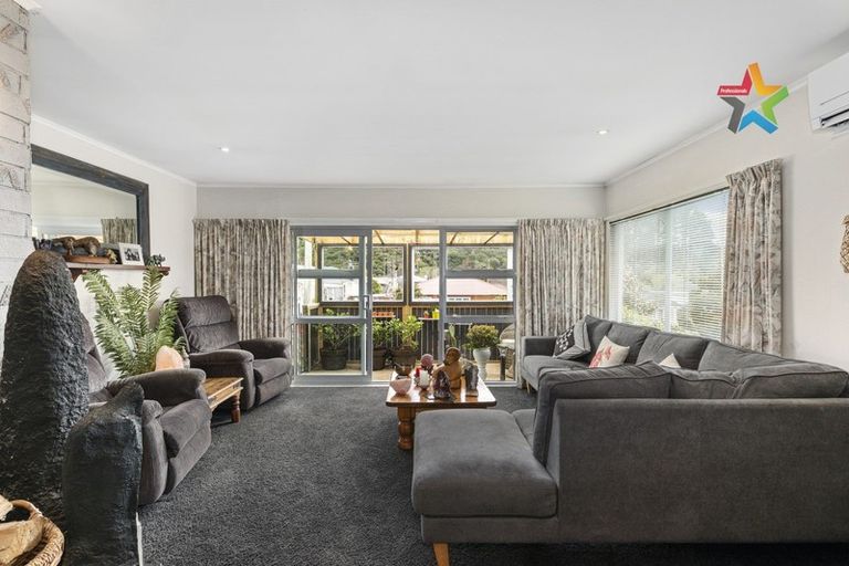 Photo of property in 19 Gardiner Grove, Wainuiomata, Lower Hutt, 5014