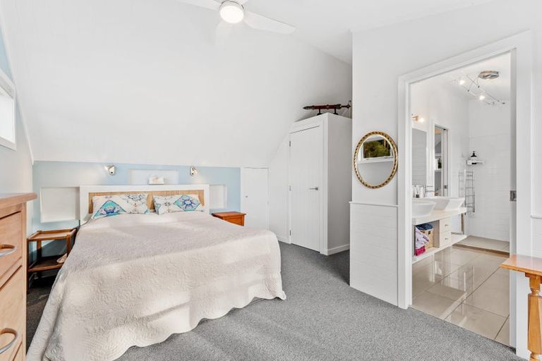 Photo of property in 24 Poplar Road, Stanmore Bay, Whangaparaoa, 0932